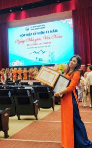 nha6n5 gia6y khen nha giao tieu bieu tinh